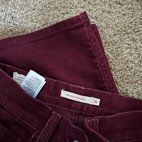 Levis - Picture 2 of 2